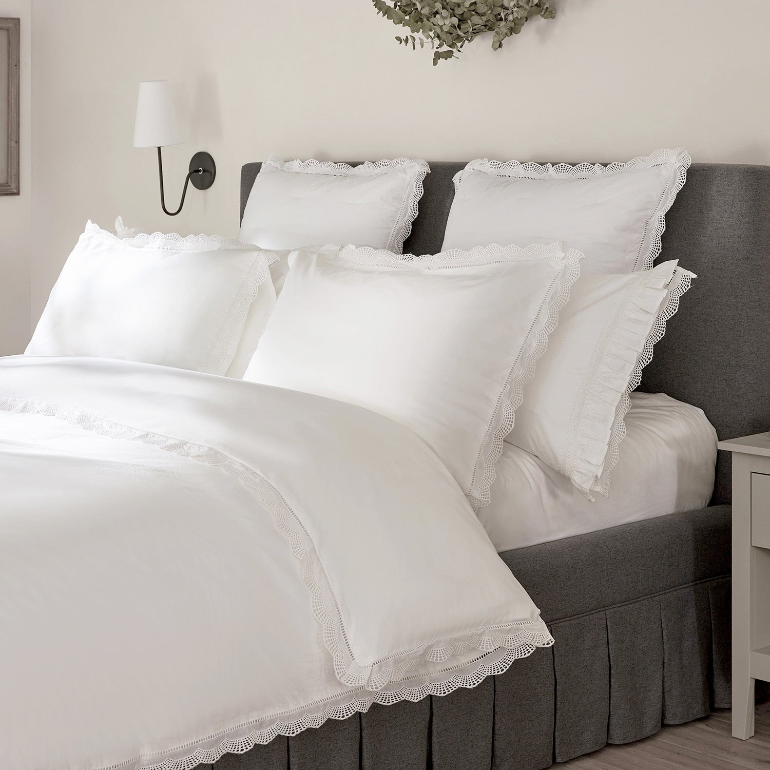 Castillo White Lace 300 Thread Count Cotton Percale King Size Pillowcases - Pair - Image 2